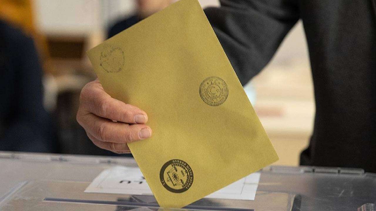 Anket Tablosunu Değiştiren Fırtına: Özel'e Soğuk Duş! Yeni Parti CHP'nin Ensesinde, AK Parti Açık Ara Önde 6